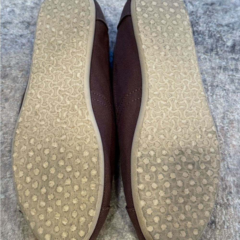 TOMS Ash Gray slip-ons preowned but no wear inside the shows - Picture 4 of 5